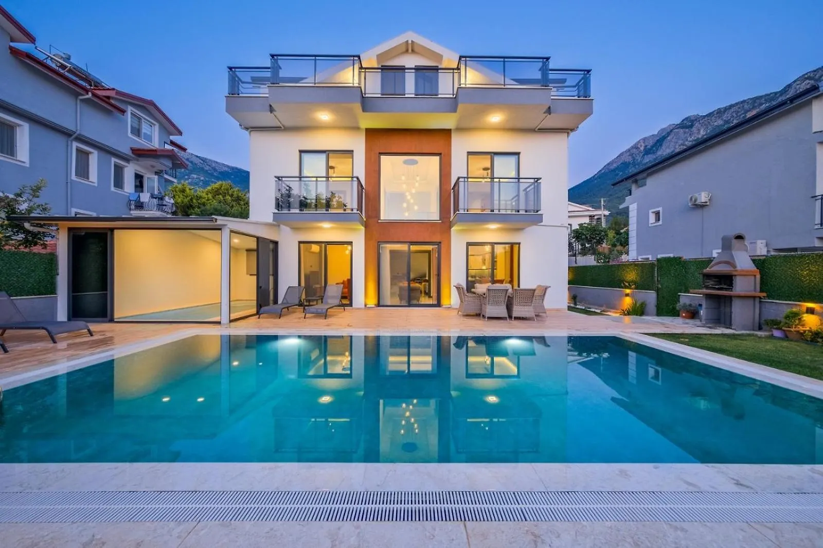Villa Lotus/ Oeluedeniz Isitmali Kapali Havuzlu Fethiye